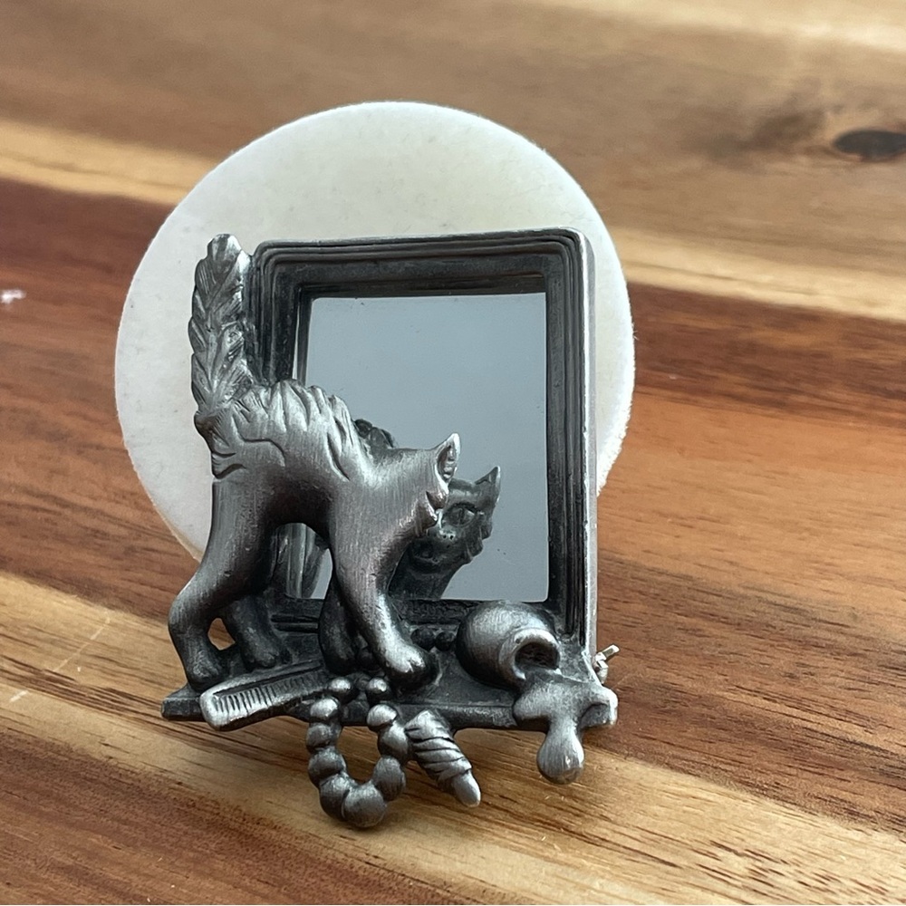 AJC Vintage Scaredy Cat Halloween Mirror‎ Reflection Brooch Pin